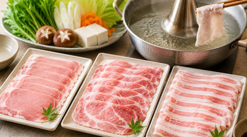 3種類の豚肉のしゃぶしゃぶ用スライスと、しゃぶしゃぶ鍋、野菜ときのこの盛り合わせ