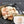 Load image into Gallery viewer, 国産牛ホルモン小腸300gのパック、柔らかくて白いホルモン、料理用の新鮮な食材
